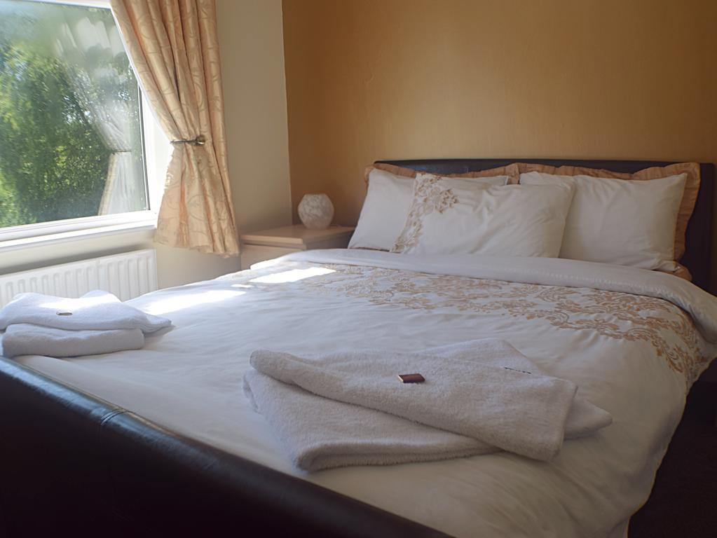 Broad Oaks B&B โซลิฮัล ภายนอก รูปภาพ